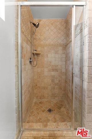 850 N Croft Avenue 302, Los Angeles, CA 90069