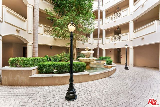 850 N Croft Avenue 302, Los Angeles, CA 90069