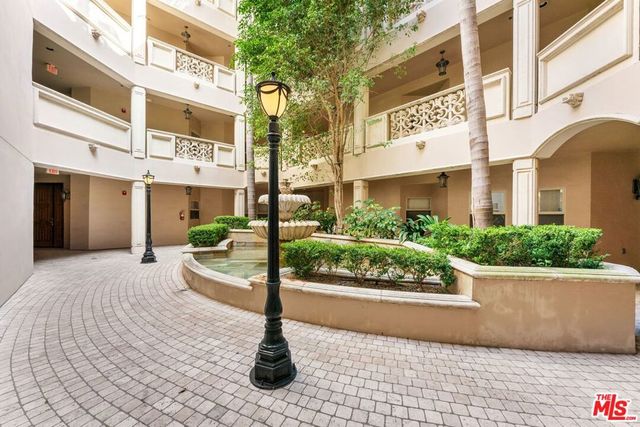 850 N Croft Avenue 302, Los Angeles, CA 90069