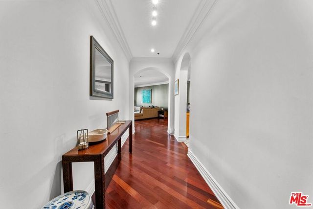 850 N Croft Avenue 302, Los Angeles, CA 90069