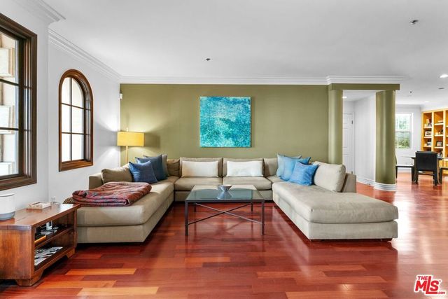 850 N Croft Avenue 302, Los Angeles, CA 90069