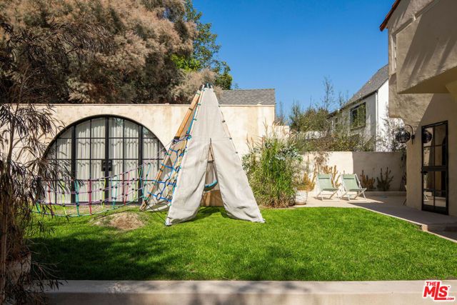 2351 Canyon Drive, Los Angeles, CA 90068