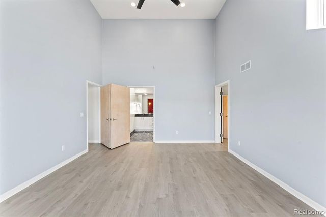 2076 S Long Lake Road, Fenton, MI 48430