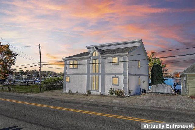 2076 S Long Lake Road, Fenton, MI 48430