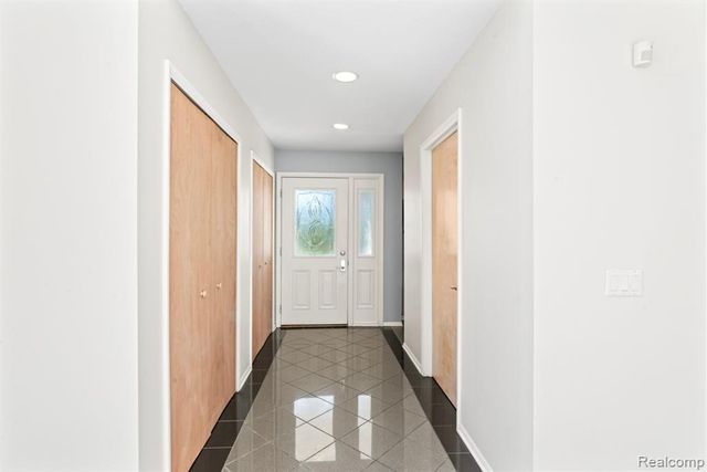 2076 S Long Lake Road, Fenton, MI 48430