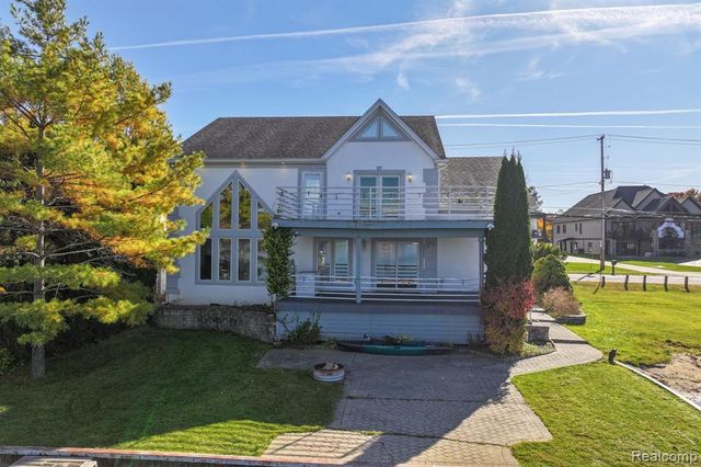 2076 S Long Lake Road, Fenton, MI 48430