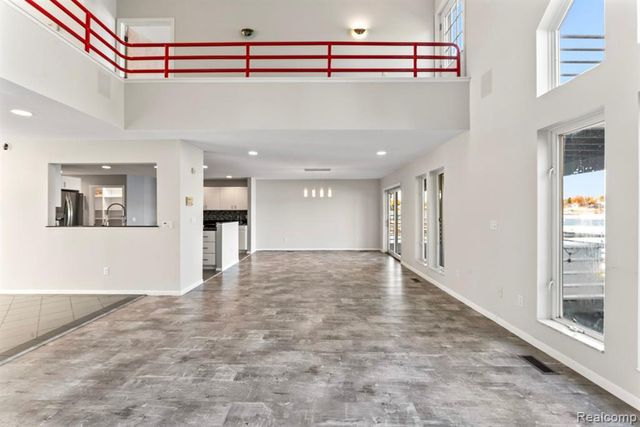 2076 S Long Lake Road, Fenton, MI 48430