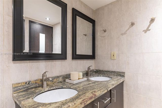 3180 S Ocean Dr 1517, Hallandale Beach, FL 33009