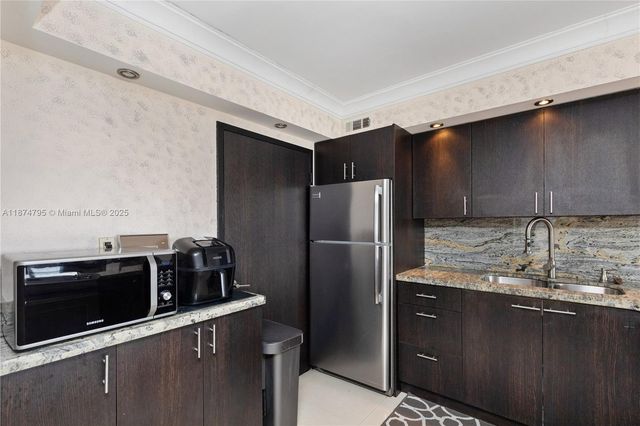 3180 S Ocean Dr 1517, Hallandale Beach, FL 33009