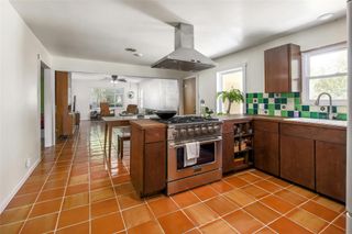 1016 Randall ST, Taylor, TX 76574