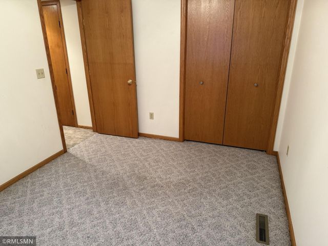 1928 Vierling Drive E, Shakopee, MN 55379