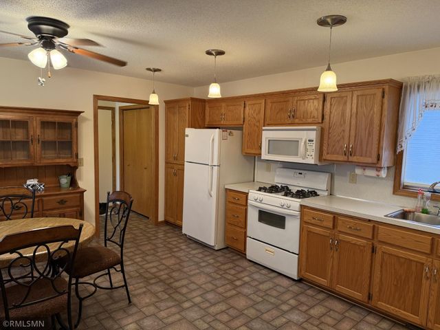 1928 Vierling Drive E, Shakopee, MN 55379