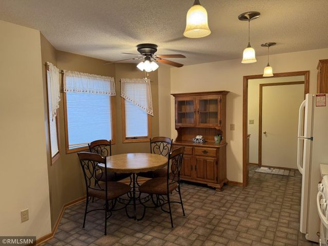 1928 Vierling Drive E, Shakopee, MN 55379