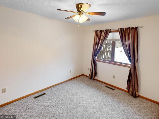 1928 Vierling Drive E, Shakopee, MN 55379