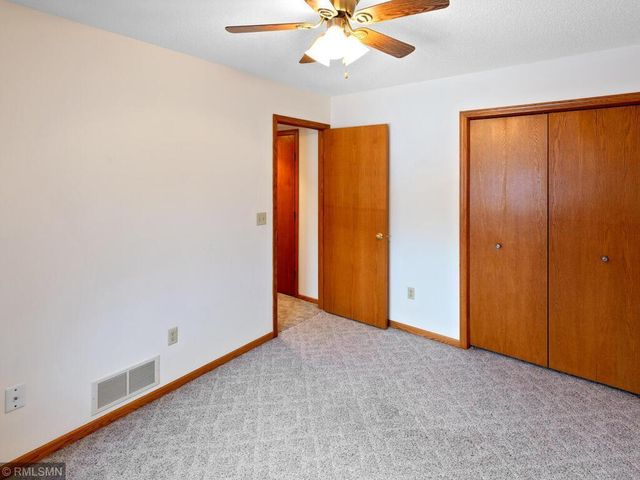 1928 Vierling Drive E, Shakopee, MN 55379