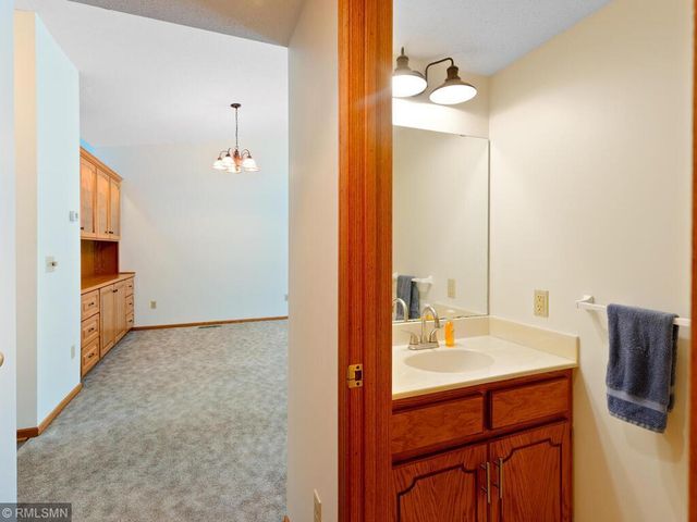 1928 Vierling Drive E, Shakopee, MN 55379