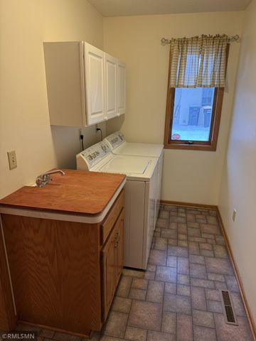 1928 Vierling Drive E, Shakopee, MN 55379