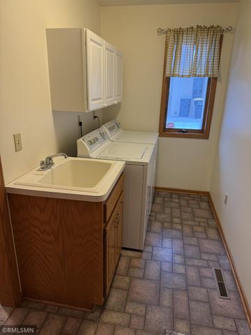 1928 Vierling Drive E, Shakopee, MN 55379