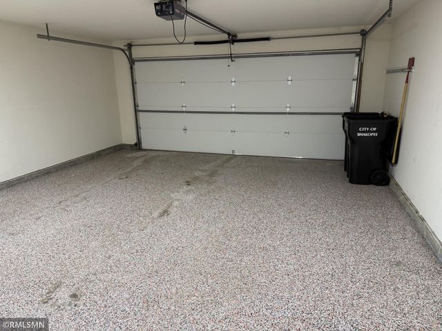 1928 Vierling Drive E, Shakopee, MN 55379