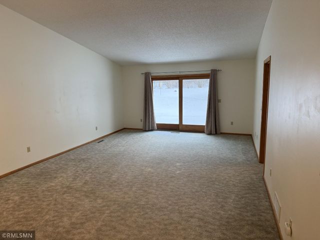 1928 Vierling Drive E, Shakopee, MN 55379