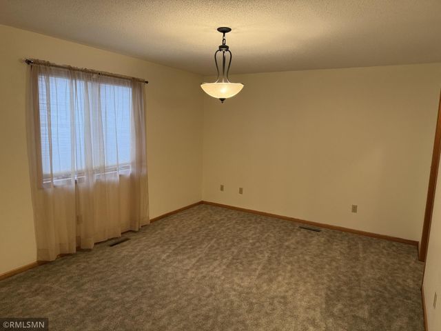 1928 Vierling Drive E, Shakopee, MN 55379