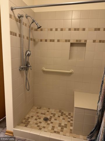 1928 Vierling Drive E, Shakopee, MN 55379