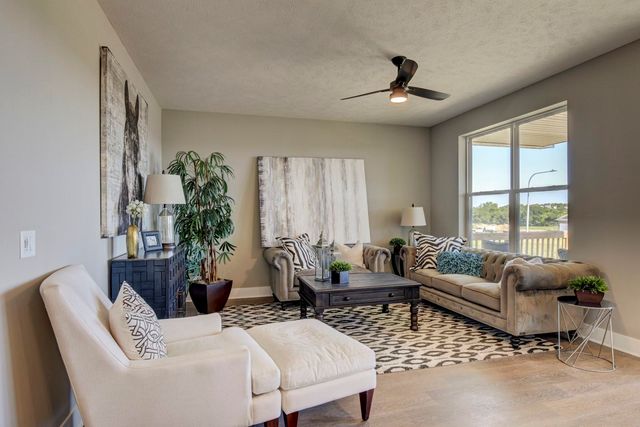 17526 Robin Drive, Omaha, NE 68136