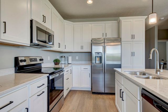 17526 Robin Drive, Omaha, NE 68136