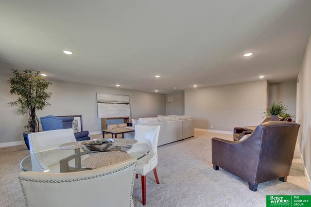 17526 Robin Drive, Omaha, NE 68136