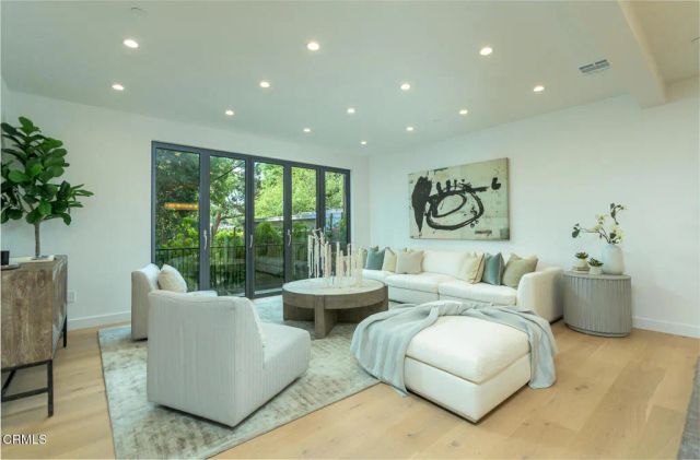 3651 Roselawn Avenue, Glendale, CA 91208