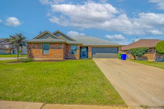 8256 Lesley Lane, Watauga, TX 76148