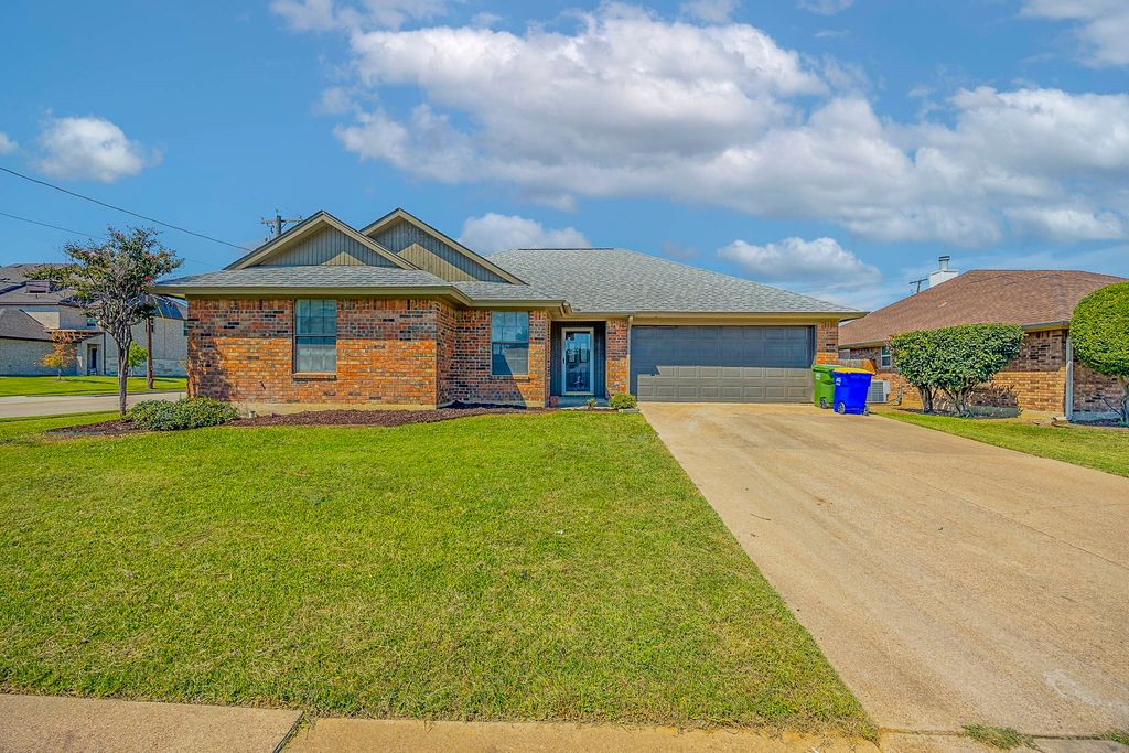 8256 Lesley Lane, Watauga, TX 76148