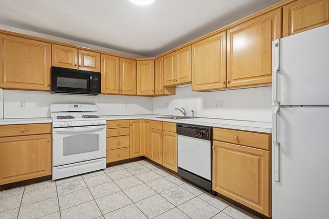 63 Maple St F, Canton, MA 02021