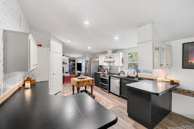 690 Cherry Ridge, Floresville, TX 78114