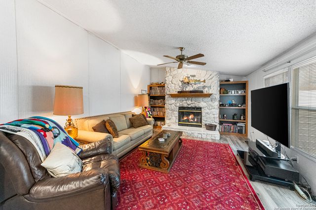 690 Cherry Ridge, Floresville, TX 78114