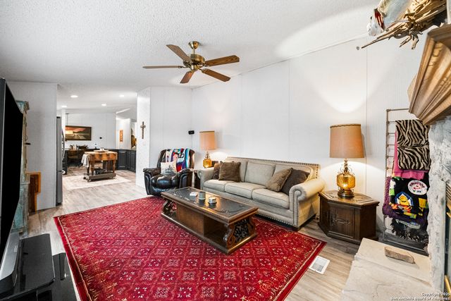 690 Cherry Ridge, Floresville, TX 78114