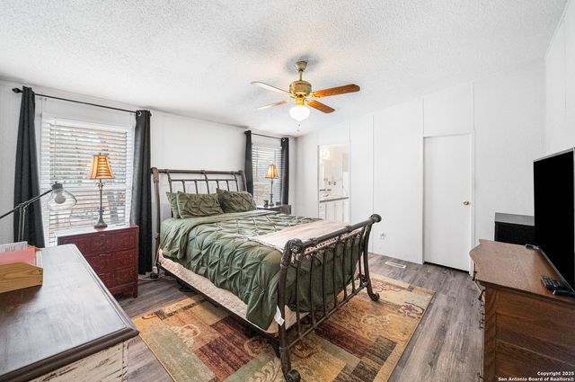 690 Cherry Ridge, Floresville, TX 78114