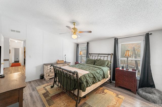 690 Cherry Ridge, Floresville, TX 78114