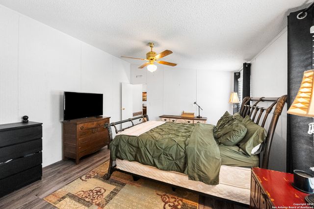 690 Cherry Ridge, Floresville, TX 78114