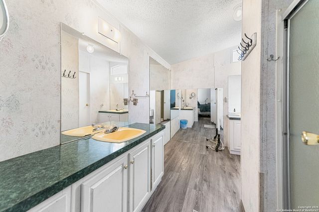 690 Cherry Ridge, Floresville, TX 78114