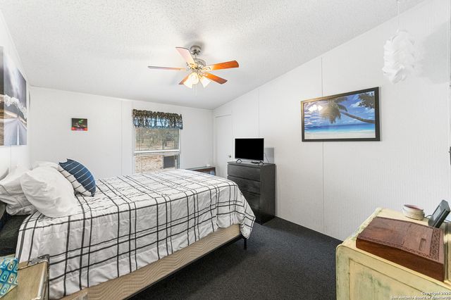 690 Cherry Ridge, Floresville, TX 78114