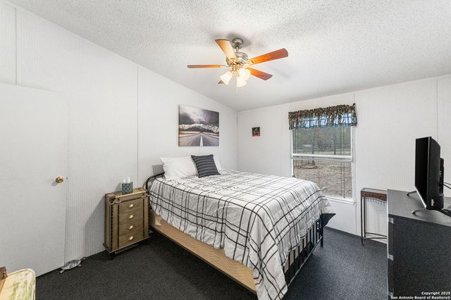 690 Cherry Ridge, Floresville, TX 78114