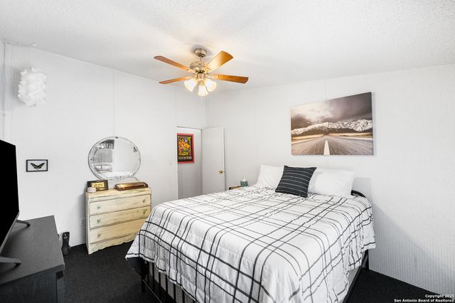 690 Cherry Ridge, Floresville, TX 78114