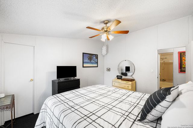 690 Cherry Ridge, Floresville, TX 78114