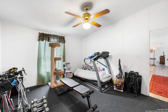 690 Cherry Ridge, Floresville, TX 78114