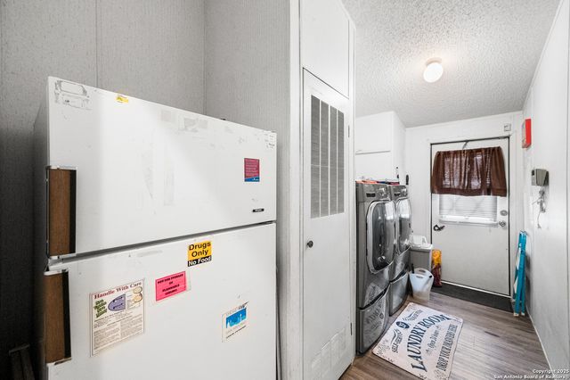 690 Cherry Ridge, Floresville, TX 78114