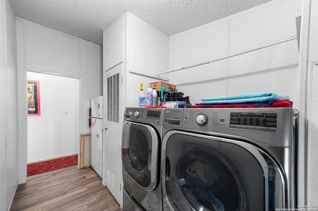 690 Cherry Ridge, Floresville, TX 78114