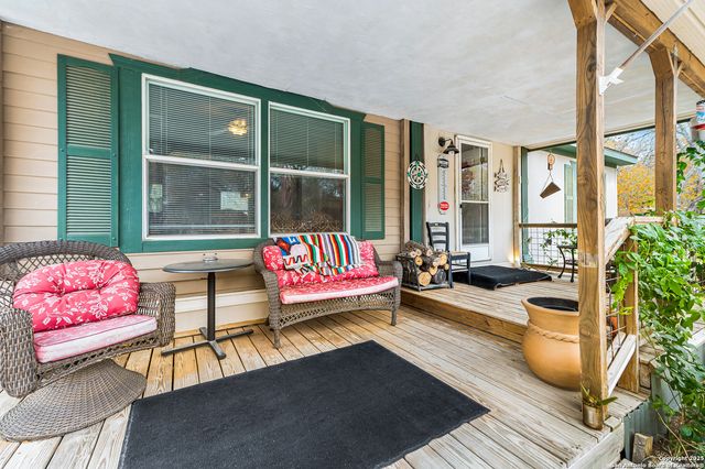 690 Cherry Ridge, Floresville, TX 78114