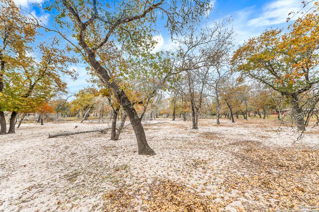 690 Cherry Ridge, Floresville, TX 78114