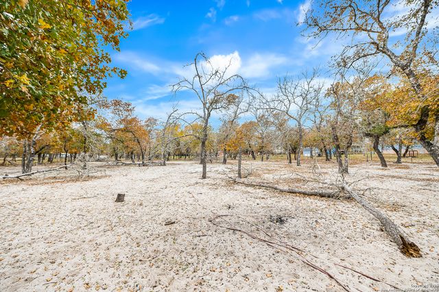 690 Cherry Ridge, Floresville, TX 78114